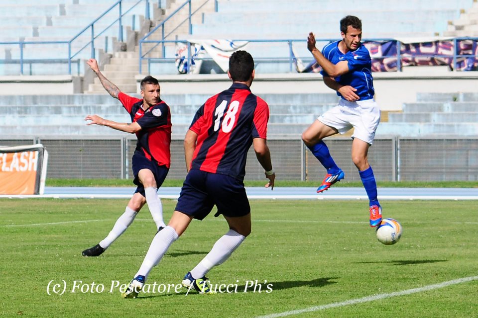 Play off, il Regolamento. Nelle prime due fasi in caso di parità si giocano i supplementari e se persiste passa la meglio classificata. Arezzo, Castelfranco e Turris entrano in corsa