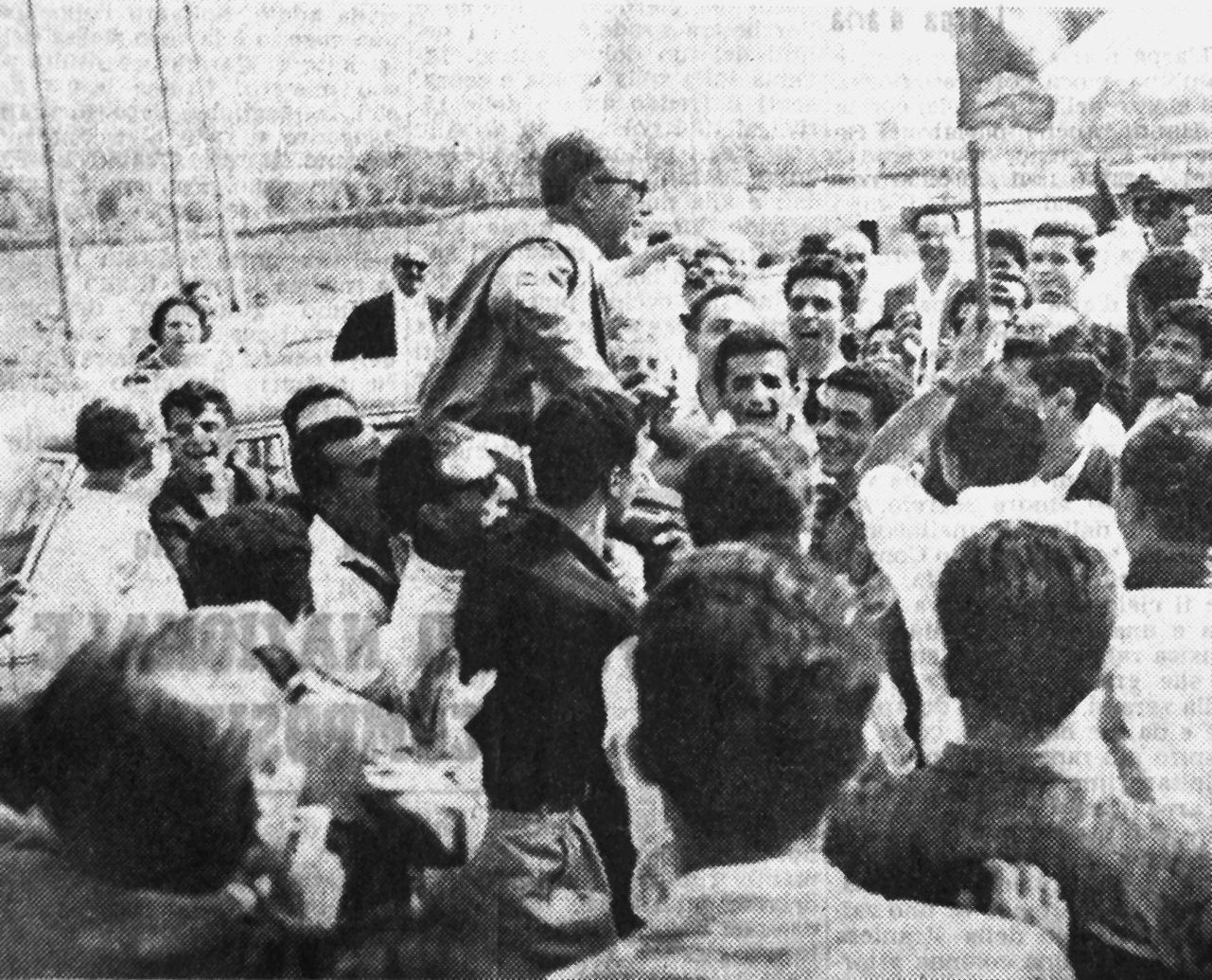 Oggi è il giorno del Cosenza in Lega Pro. Punto di attesa dalle 16 a Piazza 11 Settembre. Le grandi feste del 1962 e del 1978. Quattro ripescaggi e una riammissione nella storia rossoblu