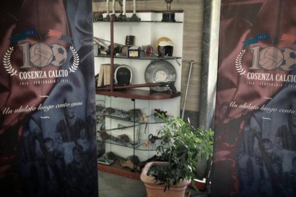 Ecco il marchio del Centenario, l’essenza di 100 anni di calcio a Cosenza