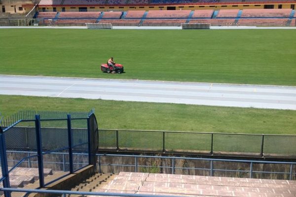 Qui Stadio San Vito, Pasquale Grandinetti al lavoro sul manto erboso