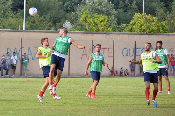 De Angelis arriva stasera. Oggi seduta tattica. Domani mattina rifinitura. Prevendita, continua la no-stop dalle 9 alle 20 nella sede di via degli Stadi