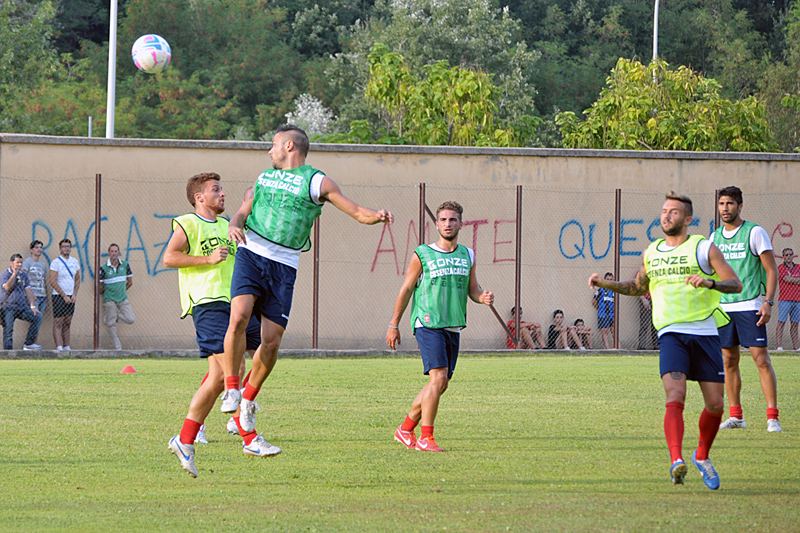 De Angelis arriva stasera. Oggi seduta tattica. Domani mattina rifinitura. Prevendita, continua la no-stop dalle 9 alle 20 nella sede di via degli Stadi