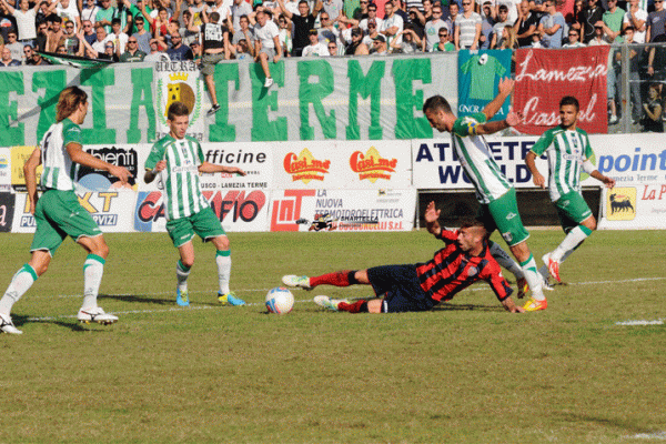Terapia alla caviglia per Carrieri, in prova l’esterno brasiliano Filipe Aguai, aggregati al gruppo Rocca, Rossi, Rino e Reda. Cappellacci lavora sul possesso palla
