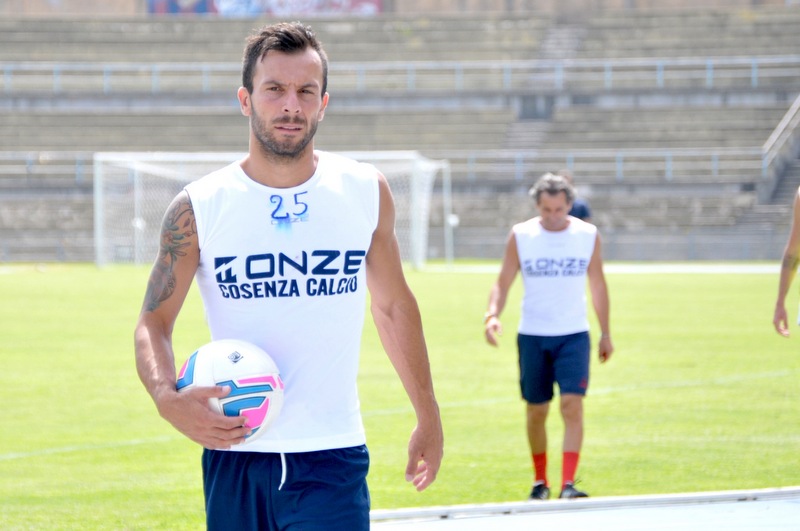 Primo allenamento per De Angelis. Cappellacci lavora sulla tattica. Domani mattina ancora un allenamento