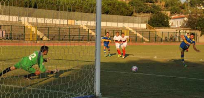 Il “portierino” Fabiano eroe di Ischia con il rigore parato ad Austoni. Frattali squalificato: a Sorrento non ci sarà