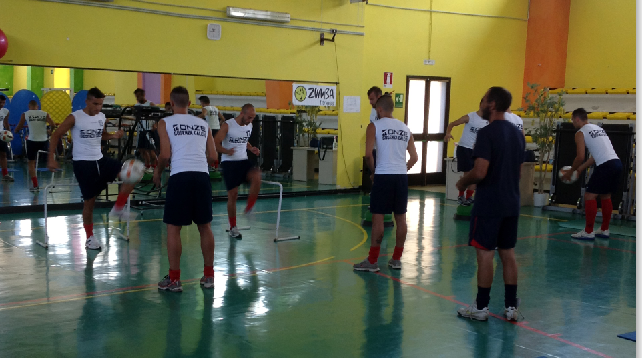 Matteo Paro si allena con il Cosenza: tanta voglia di tornare a giocare. C’è anche il difensore Adamo