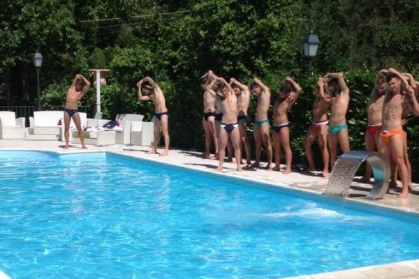 Pescina/nono giorno. Mattinata di relax in piscina per i Lupi
