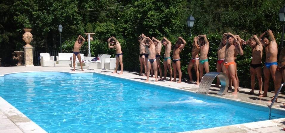 Pescina/nono giorno. Mattinata di relax in piscina per i Lupi