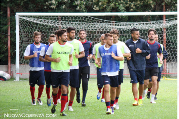 Il Cosenza è arrivato a Perugia, quartier generale per la trasferta di Castel Rigone. Domani mattina rifinitura al campo di Santa Sabina