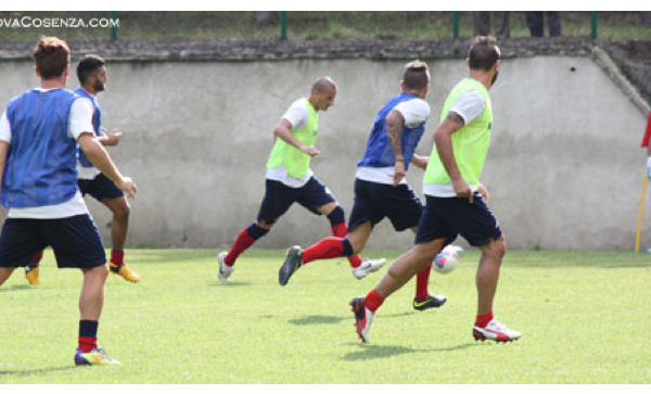 Pioggia e freddo a Scarlino per la rifinitura dei Lupi: la squadra è pronta per affrontare il Gavorrano