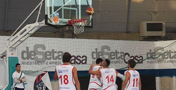 Gemellaggio tra il Cosenza Calcio e il Città di Cosenza Basket. Insieme per la crescita dello sport cosentino. Stasera una delegazione di calciatori al palasport di via Popilia per il derby col Catanzaro