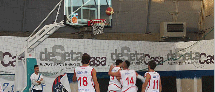 Gemellaggio tra il Cosenza Calcio e il Città di Cosenza Basket. Insieme per la crescita dello sport cosentino. Stasera una delegazione di calciatori al palasport di via Popilia per il derby col Catanzaro
