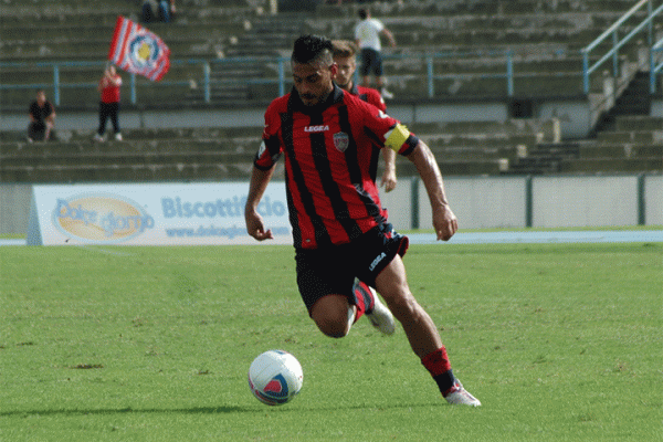 Il Capitano fiducioso per domenica: “Sto recuperando e potrei scendere in campo ad Aversa”