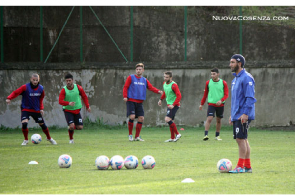 Doppia seduta sotto la pioggia per i Lupi, fermo per precauzione Pepe. Domani partitella