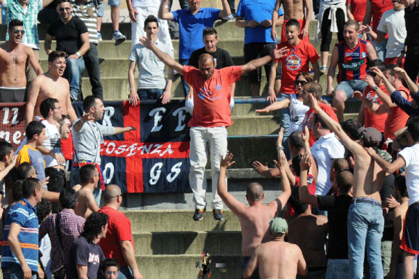 Il Mister saluta Uccello, uno degli ultrà più popolari della Curva Sud, internato in un ospedale psichiatrico: “Spero che torni presto con noi”