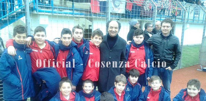 Il presidente Guarascio entusiasta: “Uno straordinario senso di appartenenza a Cosenza e ai colori rossoblu”