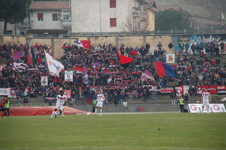 Cosenza-Vigor Lamezia, botteghini di Curva Sud e Curva Nord aperti dalle 10 in poi. Il Cosenza ha bisogno dei suoi tifosi