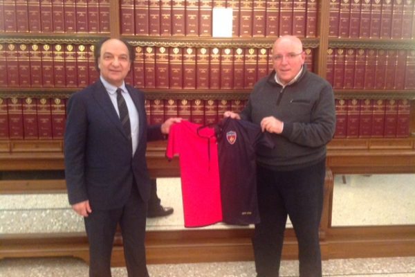 Donata la “Maglia del Centenario” al presidente della Provincia Mario Oliverio
