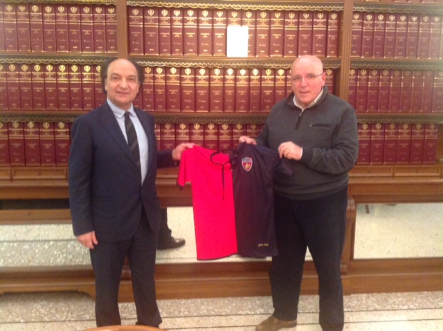 Donata la “Maglia del Centenario” al presidente della Provincia Mario Oliverio