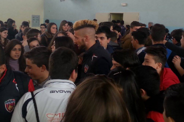 Centenario, studenti in festa per i calciatori del Cosenza