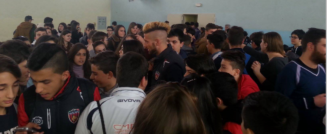 Centenario, studenti in festa per i calciatori del Cosenza