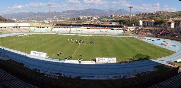 Iniziata prevendita partita Cosenza-Teramo. Sconti su biglietti e accesso gratuito per donne e under 14