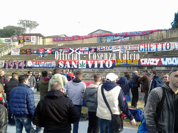 Cresce l’attesa per il Centenario. Curva Sud piena di striscioni