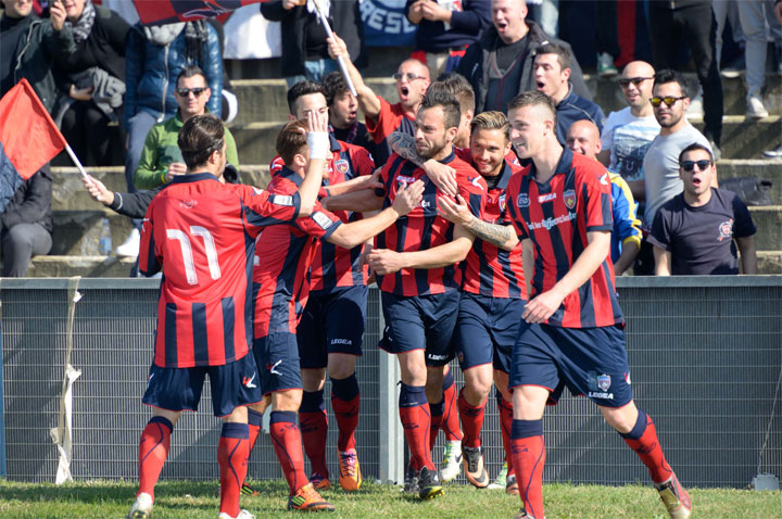Il punto sull’undicesima di ritorno: il Cosenza è di nuovo solo in testa alla classifica. Foggia-Casertana 1-1, il Teramo perde in casa. Domenica i Lupi a Chieti con +15 sulle none