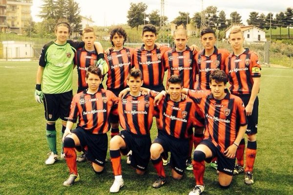 I Giovanissimi Nazionali rossoblu vincono l’Abruzzo Cup 2014