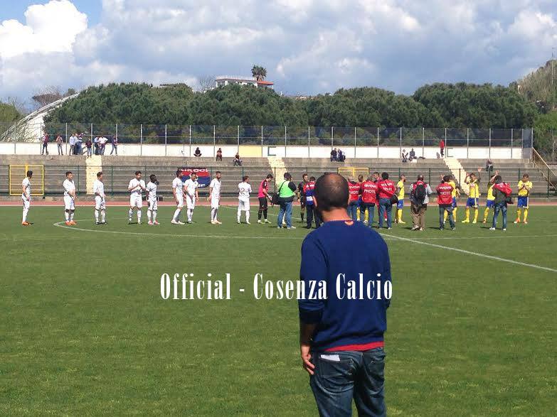 Ischia-Cosenza 2-0: i Lupi pagano a caro prezzo due errori difensivi. Rossoblu sempre al comando