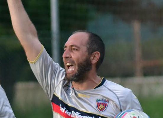 Lo staff tecnico Cosenza Calcio vince la partita con il circolo giornalisti “Sessa”