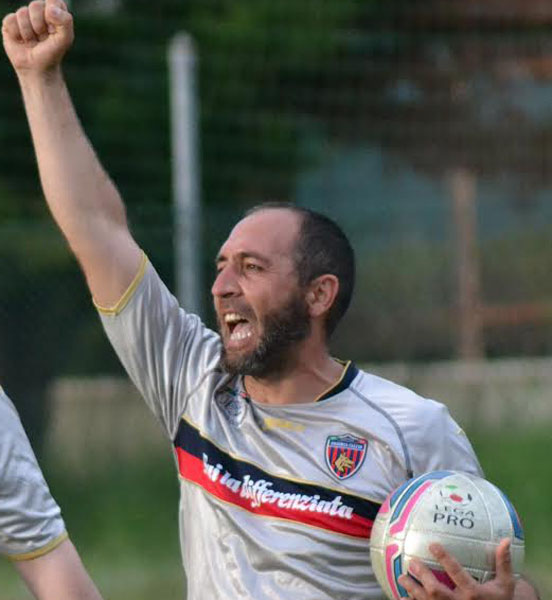 Lo staff tecnico Cosenza Calcio vince la partita con il circolo giornalisti “Sessa”