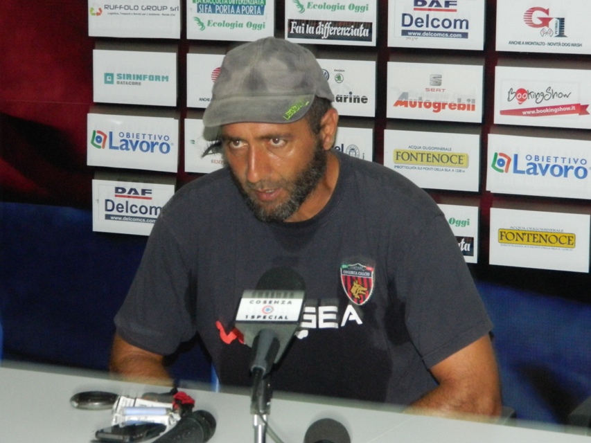 Cosenza Calcio, Cappellacci: “ancora qualche pedina per essere competitivi. I derby? Speriamo che ce li facciano giocare!”