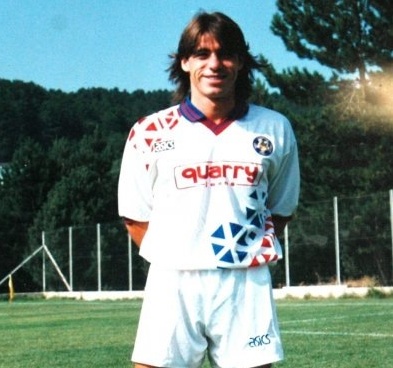 Il Cosenza ricorda Massimiliano Catena nel giorno del derby
