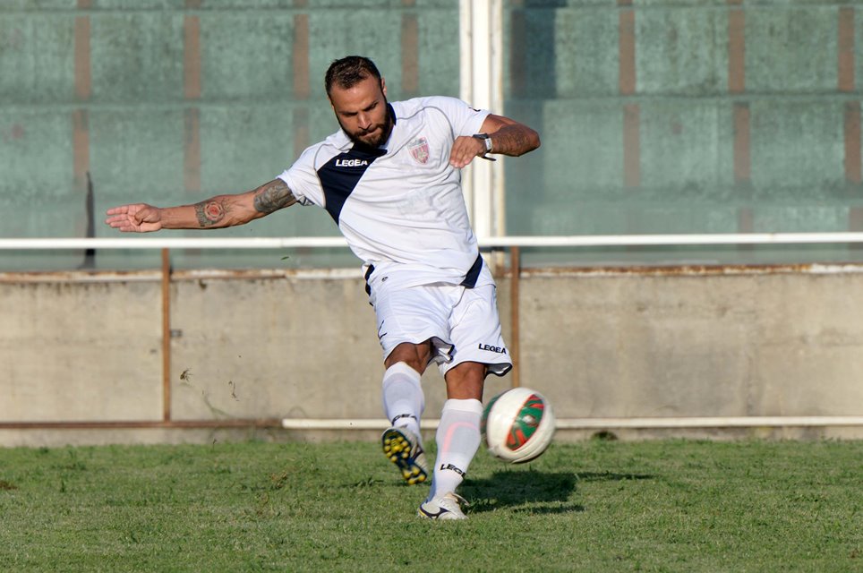 Napolano lascia il Cosenza, risoluzione  del contratto per l’attaccante