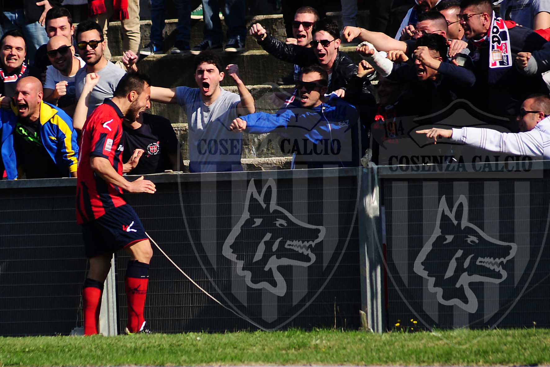 010_-_16.03.14_CS-Poggibonsi_1-0_-_Lesultanza_di_De_Angelis_sotto_la_sud.jpg