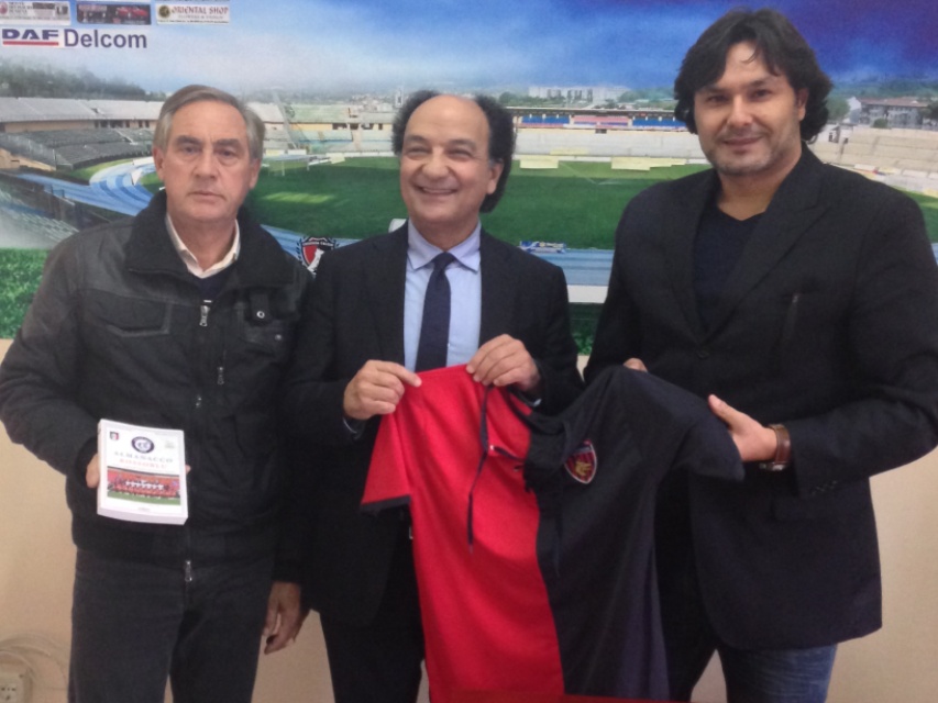 Il Presidente del Cosenza Club New York nella sede del Cosenza Calcio