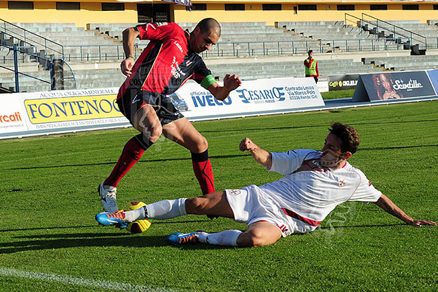 La Società incontra Cristian Caccetta. Il centrocampista resta a Cosenza