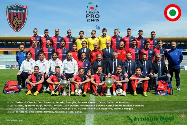 Ecco la foto ufficiale del Cosenza Calcio 2014/2015. Poster in regalo a chi acquista il tagliando per Cosenza-Benevento.
