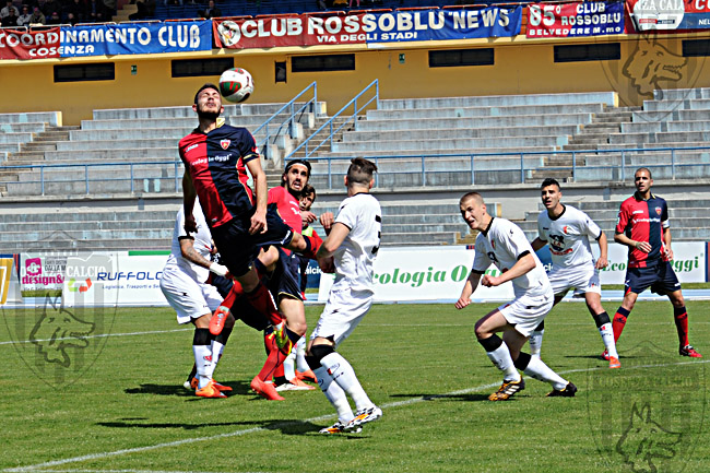 Cosenza-Savoia 0 a 0