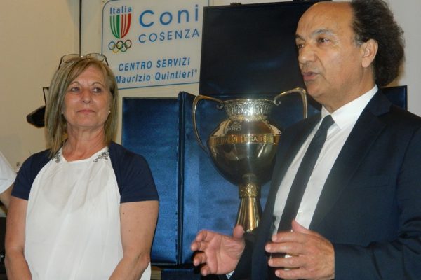 Il Giro della luce illumina le strade di Denis. Guarascio: “Portiamo la legalità nel calcio”.