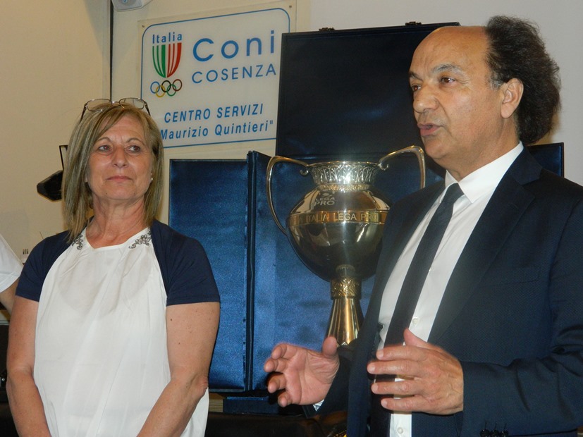 Il Giro della luce illumina le strade di Denis. Guarascio: “Portiamo la legalità nel calcio”.