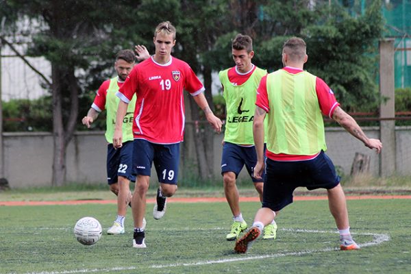 Allenamento mattutino al Centro Sportivo Marca
