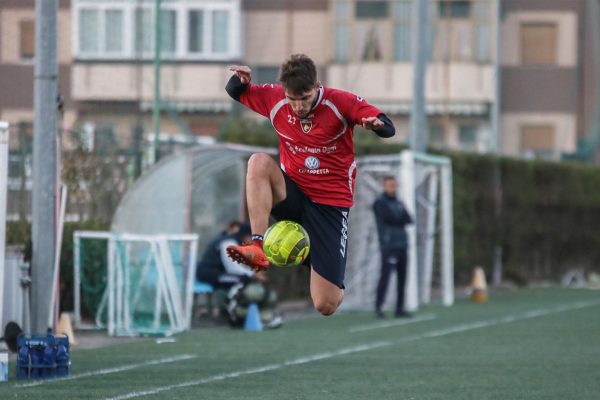 Allenamento sotto la pioggia per i rossoblù