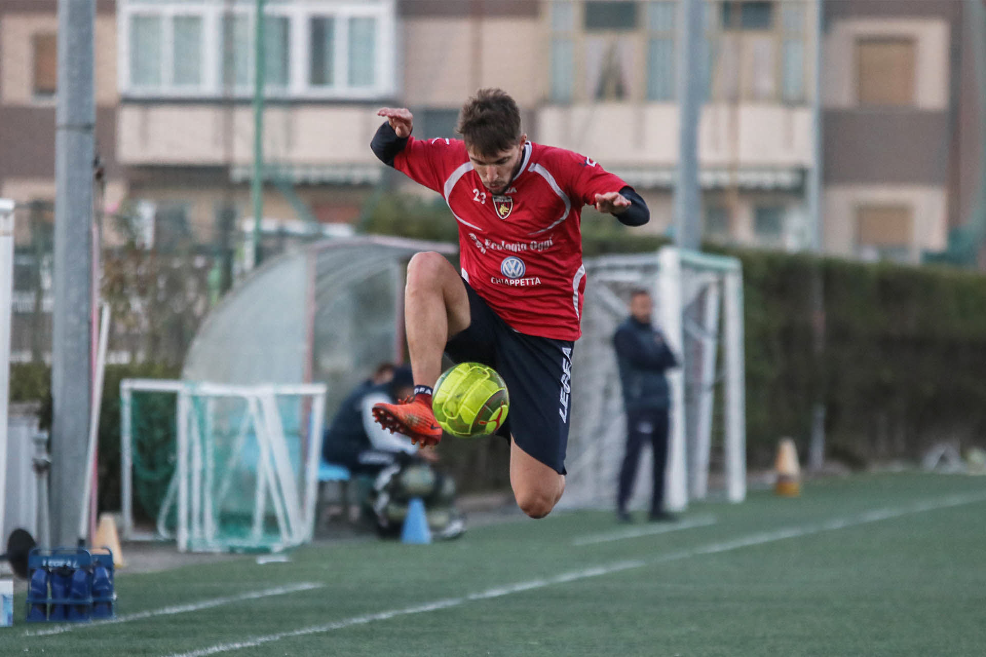 Allenamento sotto la pioggia per i rossoblù