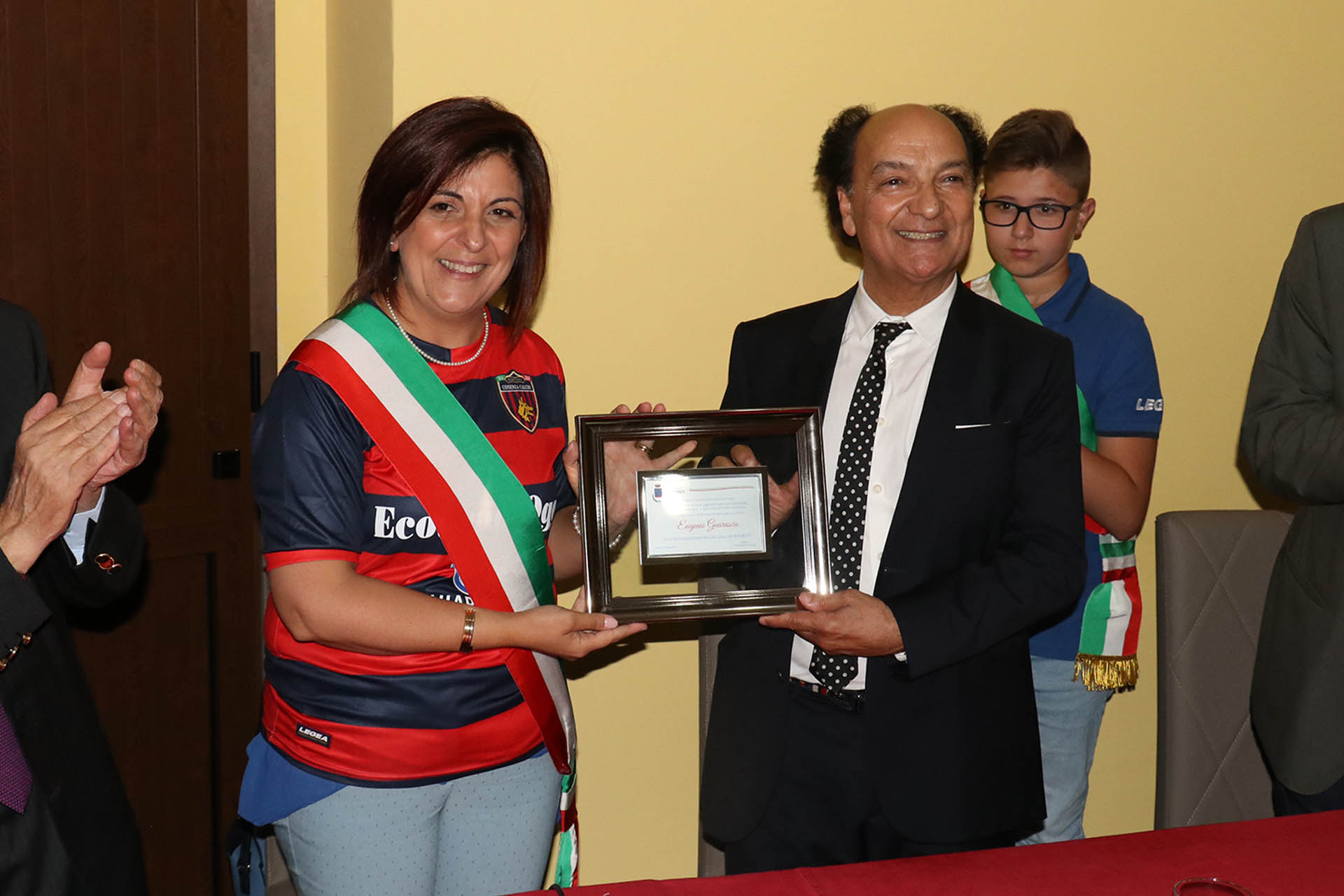 Il Presidente Guarascio riceve dal Comune di Parenti la cittadinanza onoraria