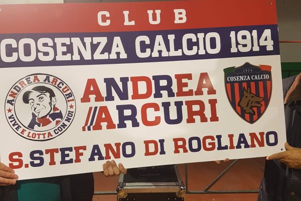 Il Cosenza Calcio all’inaugurazione del club “Andrea Arcuri”
