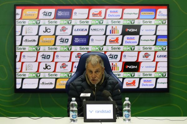 Mister Braglia: «Con me è difficile avere il posto sicuro in squadra»