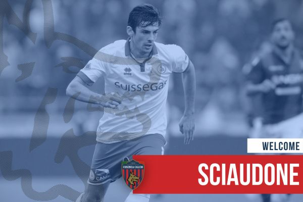 Daniele Sciaudone firma con il Cosenza Calcio