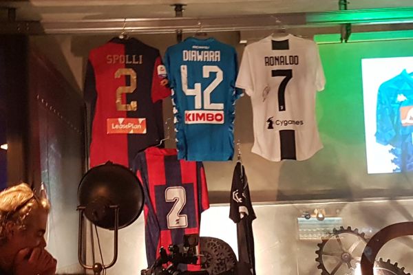Successo per “Hasta cuanto podemos”. Di Luca Garritano la maglia più pagata